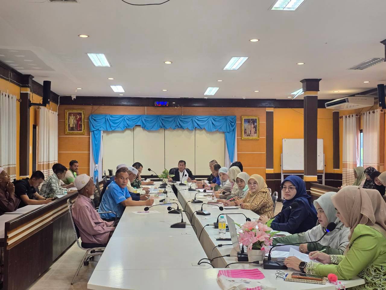 ประชุมคณะทำงานศูนย์ฟื้นฟูสภาพทางสังคมองค์การบริหารส่วนตำบลกอลำ